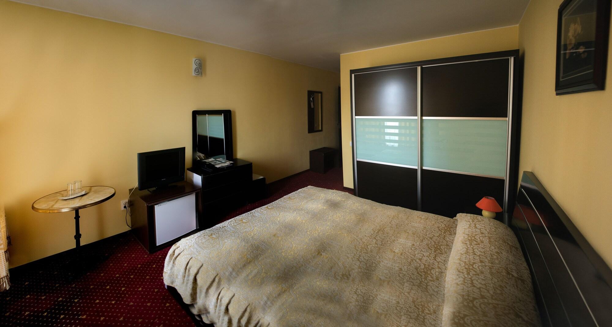 Hotel Regal Braszów Zewnętrze zdjęcie