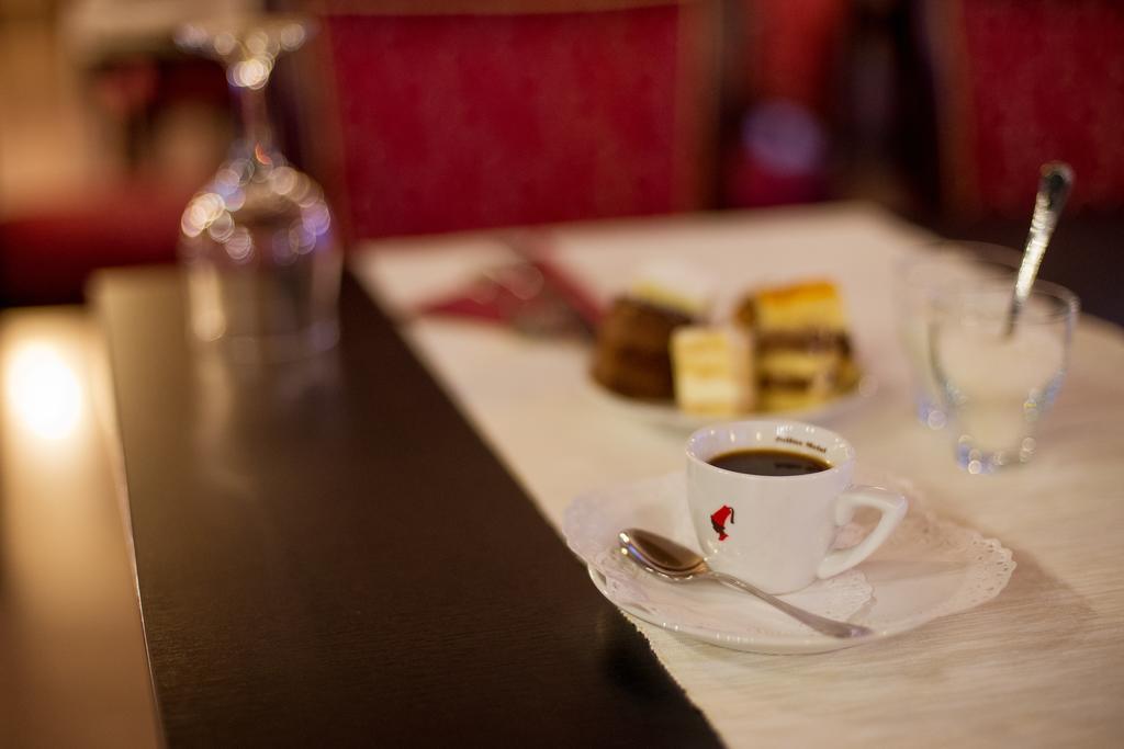 Hotel Regal Braszów Zewnętrze zdjęcie