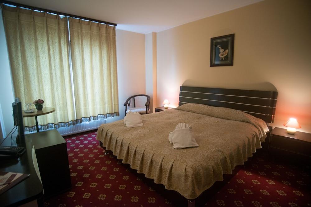 Hotel Regal Braszów Zewnętrze zdjęcie