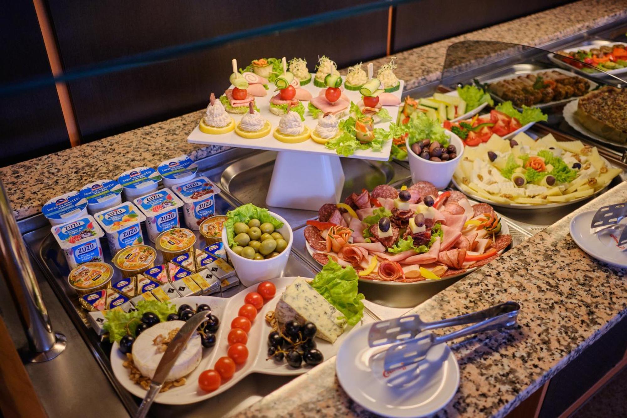 Hotel Regal Braszów Zewnętrze zdjęcie