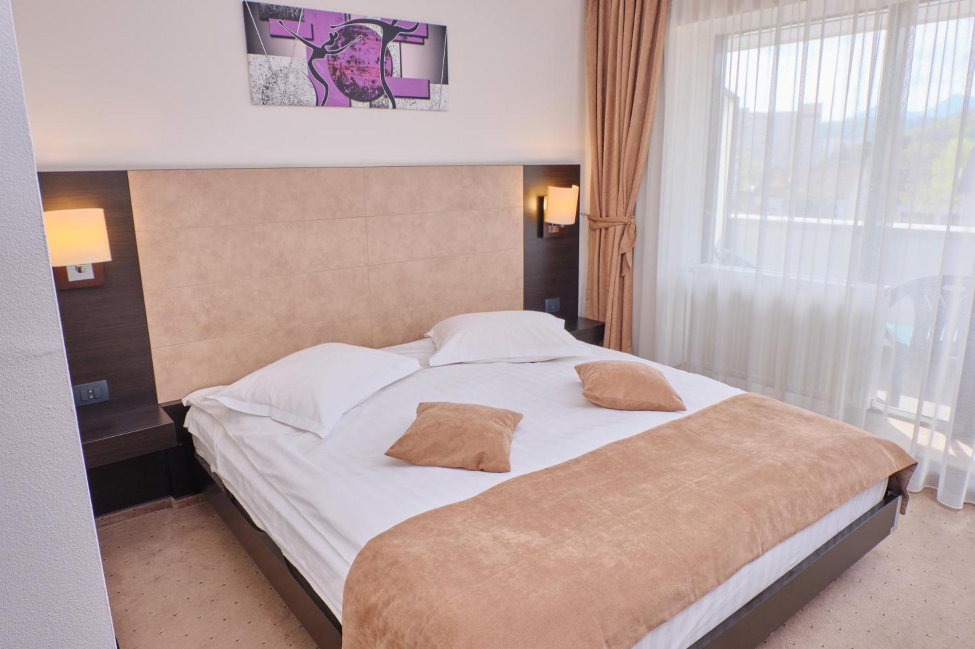 Hotel Regal Braszów Zewnętrze zdjęcie