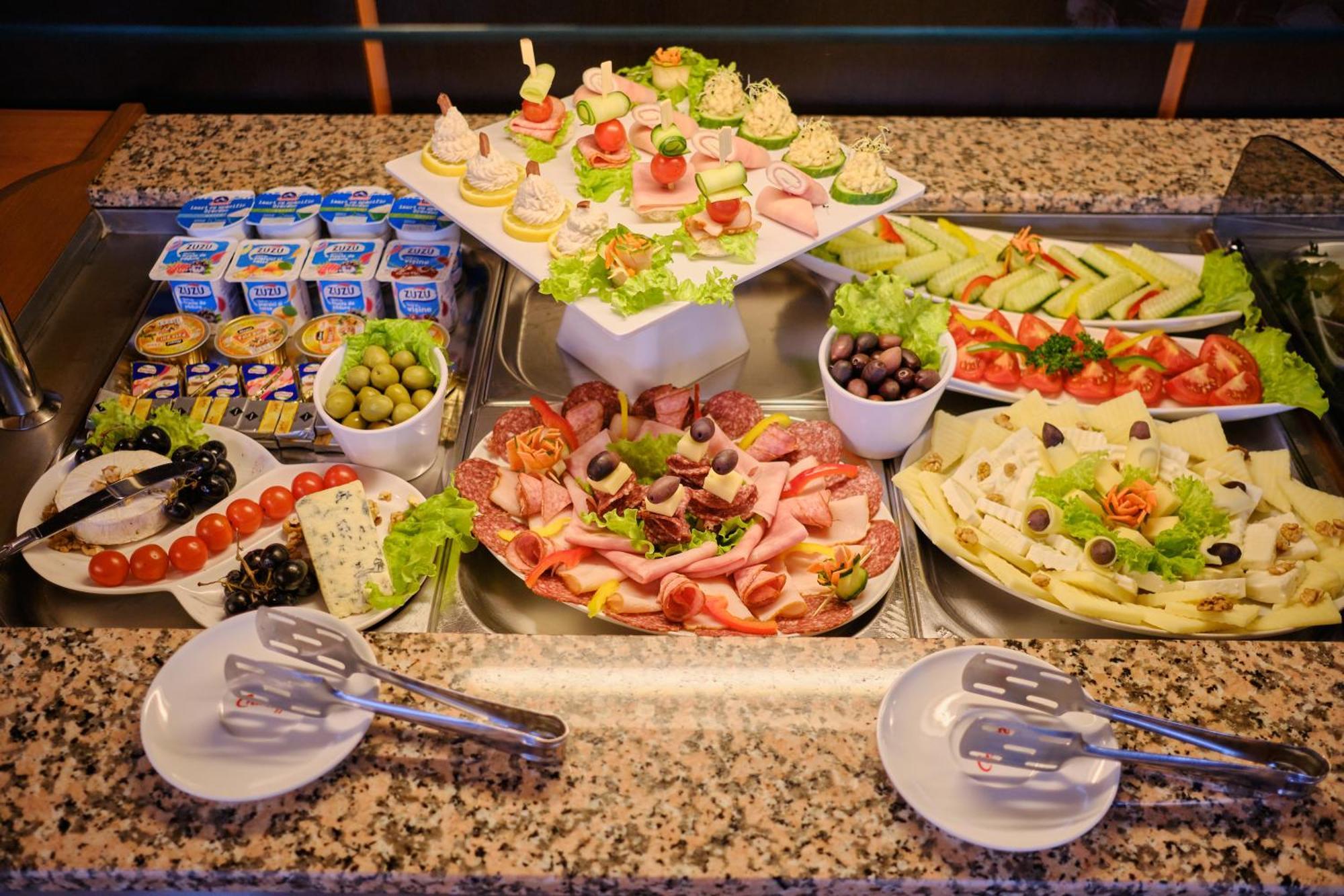 Hotel Regal Braszów Zewnętrze zdjęcie